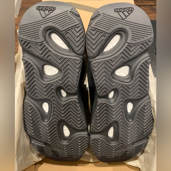 YEEZY 700 MNVN FV 4440 - Picture 3 of 6